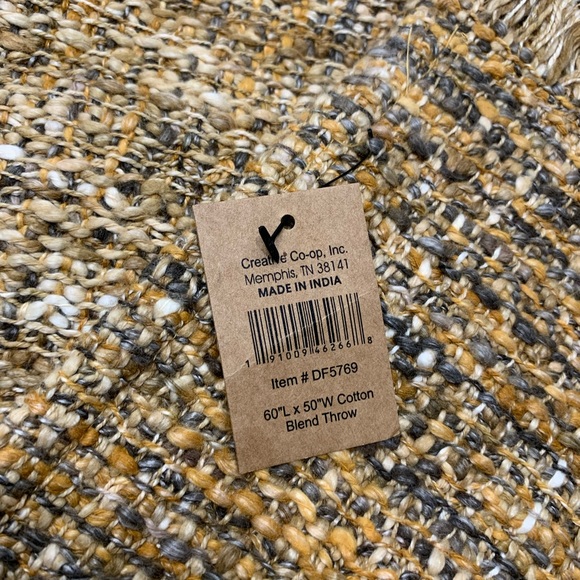 Creative Co -Op Woven Blanket - Picture 4 of 4